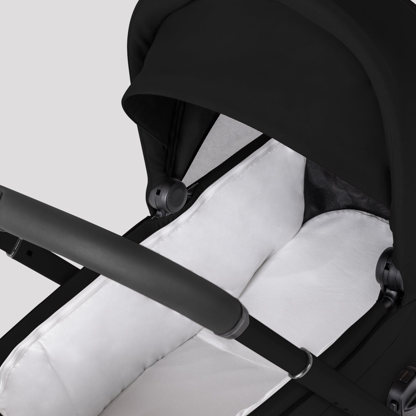 Breez Onyx Carrycot
